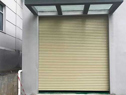 東莞電動卷閘門的特點(diǎn)？